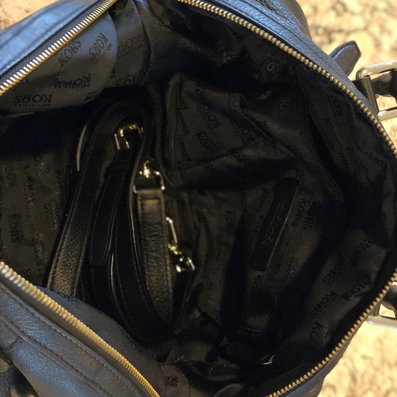 🔺SOLD🔸Michael Kors Black Purse🔸 - Picture 5 of 6